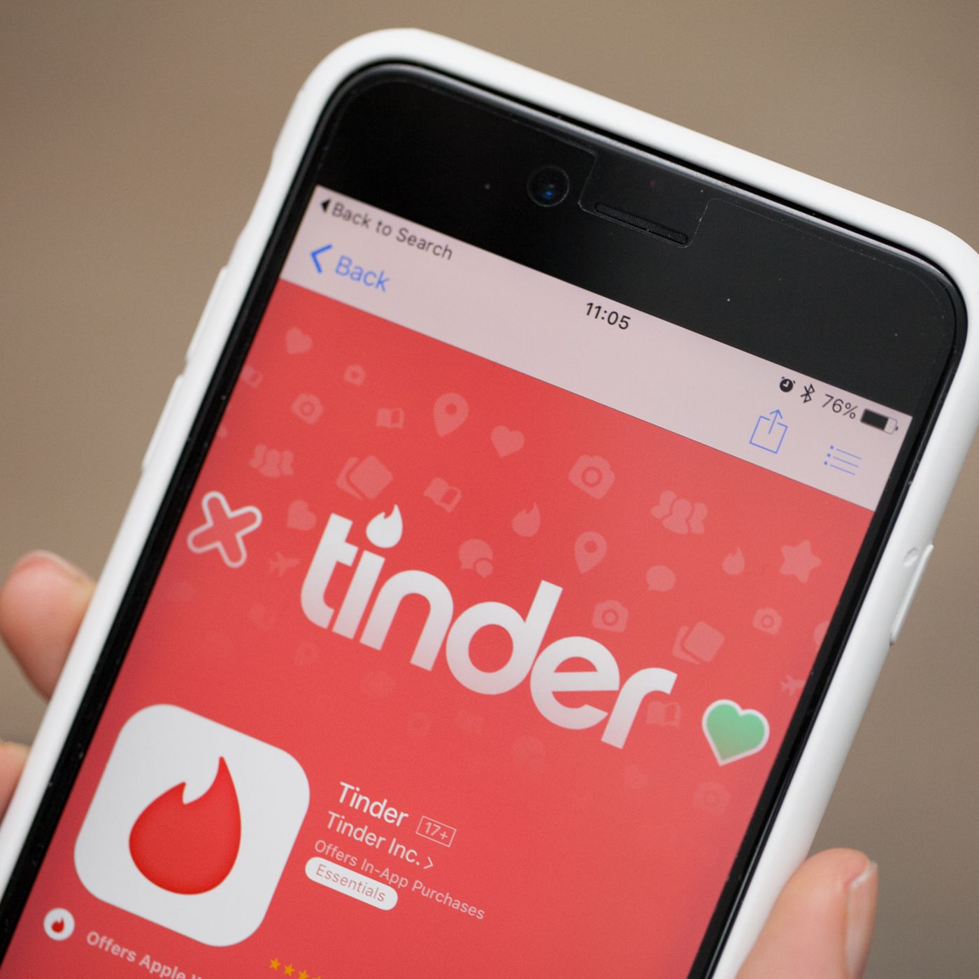 Tinder becomes top-grossing iOS app after letting people pay to see who likes them - The Verge